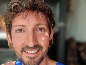 Fabian Kahl lacht bei Selfie