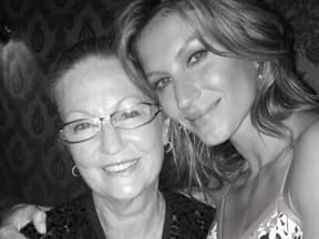 Gisele Bündchen legt den Arm um ihre Mutter Vania Nonnenmacher