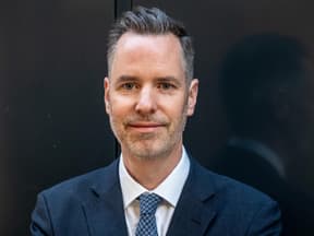 Christian Dürr lächelt leicht