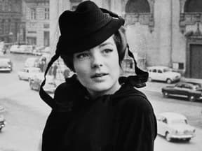 Romy Schneider in Schwarz