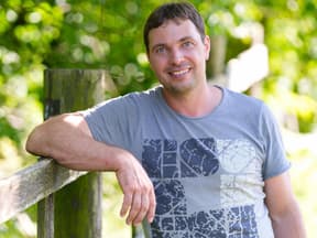 Bauer Manfred im Grünen