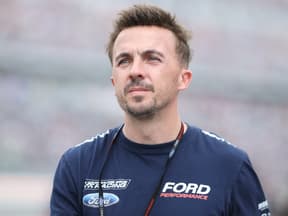 Frankie Muniz guckt ernst