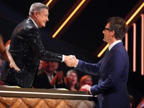 Joachim Llambi reicht Daniel Hartwich bei Let's Dance die Hand