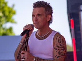 Robbie Williams singt