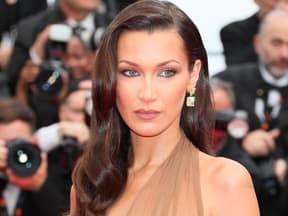 Bella Hadid in transparentem Kleid bei den Filmfestspielen in Cannes