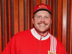 Finch trägt Union Berlin Merch