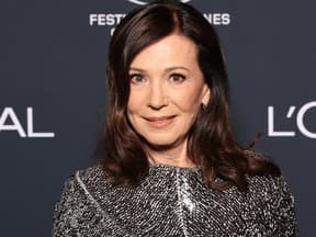 Iris Berben vor L'Oréal Pressewand