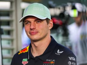 Max Verstappen lächelt leicht