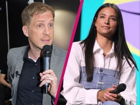 Oliver Pocher guckt mit Mikrofon in der Hand sauer, Amira Aly guckt ernst