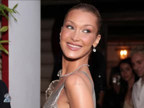 Bella Hadid mit makelloser Haut