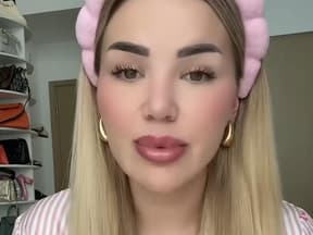 Kim Virginia Hartung mit rosa Haarreif