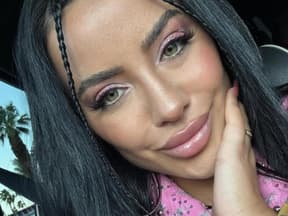 Leyla Lahouar mit rosa Make-up