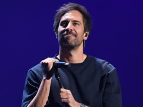 Max Giesinger guckt skeptisch