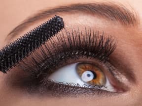 Mascara auftragen