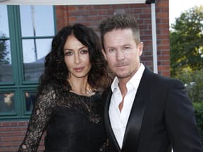 Felix Baumgartner mit Freundin Mihaela, beide in schwarz gekleidet
