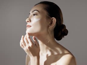 Anti-Aging Creme im Gesicht