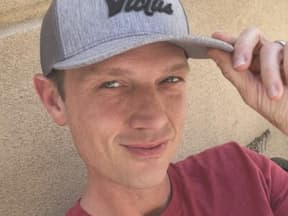 Nick Carter mit Cap 
