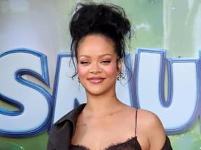 Rihanna strahlt bei den Schlümpfen