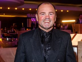 Sven Ottke strahlt