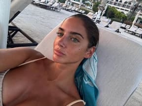 Tanja Makarić am Pool