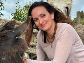 Nadine Bauer sucht Frau International