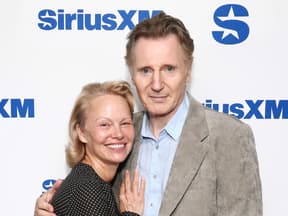 Pamela Anderson & Liam Neeson kuscheln