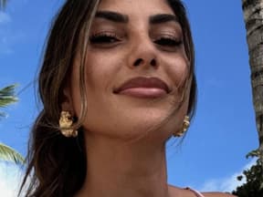 Selfie von Yeliz Koc vor Palmen