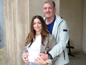 Gustav Masurek und Anne Menden mit Babybauch