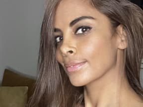Collien Fernandes mit braunen Haaren