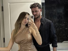 Yonca Hagen und Jannik Kontalis machen gemeinsam ein Selfie