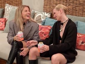 Kim und Fiona lachen