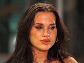 Vanessa Borck weint