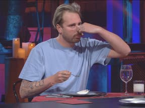 Dennis Lodi beim Spiel Tischlein deck dich im Sommerhaus