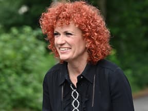 Lucy Diakovska lächelt