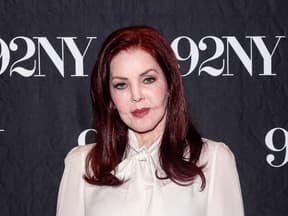 Priscilla Presley traurig