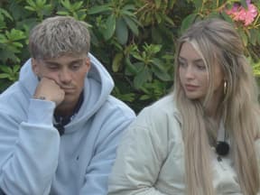 Ryan Wöhrl traurig mit lina im sommerhaus