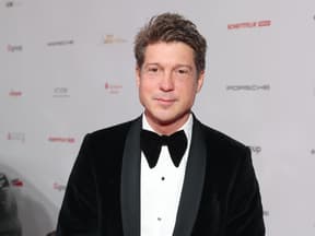 Sebastian Deyle im Anzug