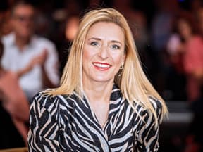 Stefanie Hertel lacht