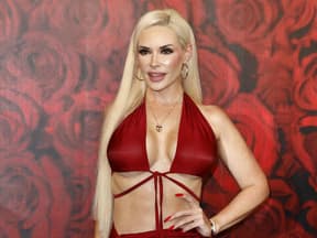 Daniela Katzenberger im roten Kleid