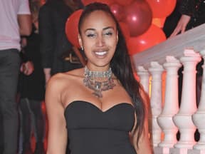 Sarah Joelle aus Treppe