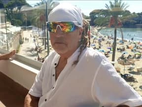 Thommy Schmelz am Strand von Mallorca