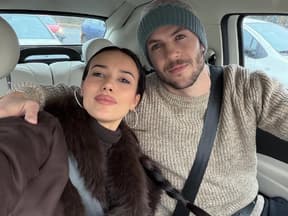 Hanna Weig mit ihrem Freund Anton im Auto