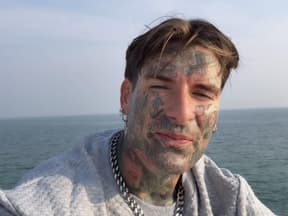 Nikola Glumac, Meer im Hintergrund