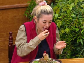 Ariel bei Essensprüfung