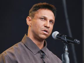 Daniel Aminati guckt skeptisch