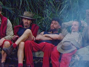 Stephen Dürr, Gil Ofarim, Patrick Romer und Hardy Krüger jr. im Dschungelcamp