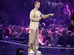 Florian Silbereisen mit goldener Satinhose