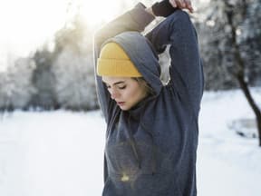 Frau Sport im Schnee
