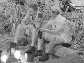 Gil Ofarim spricht mit Stephen Dürr im Dschungel