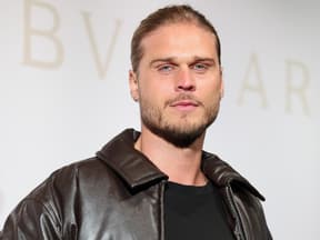 Rurik Gislason guckt ernst